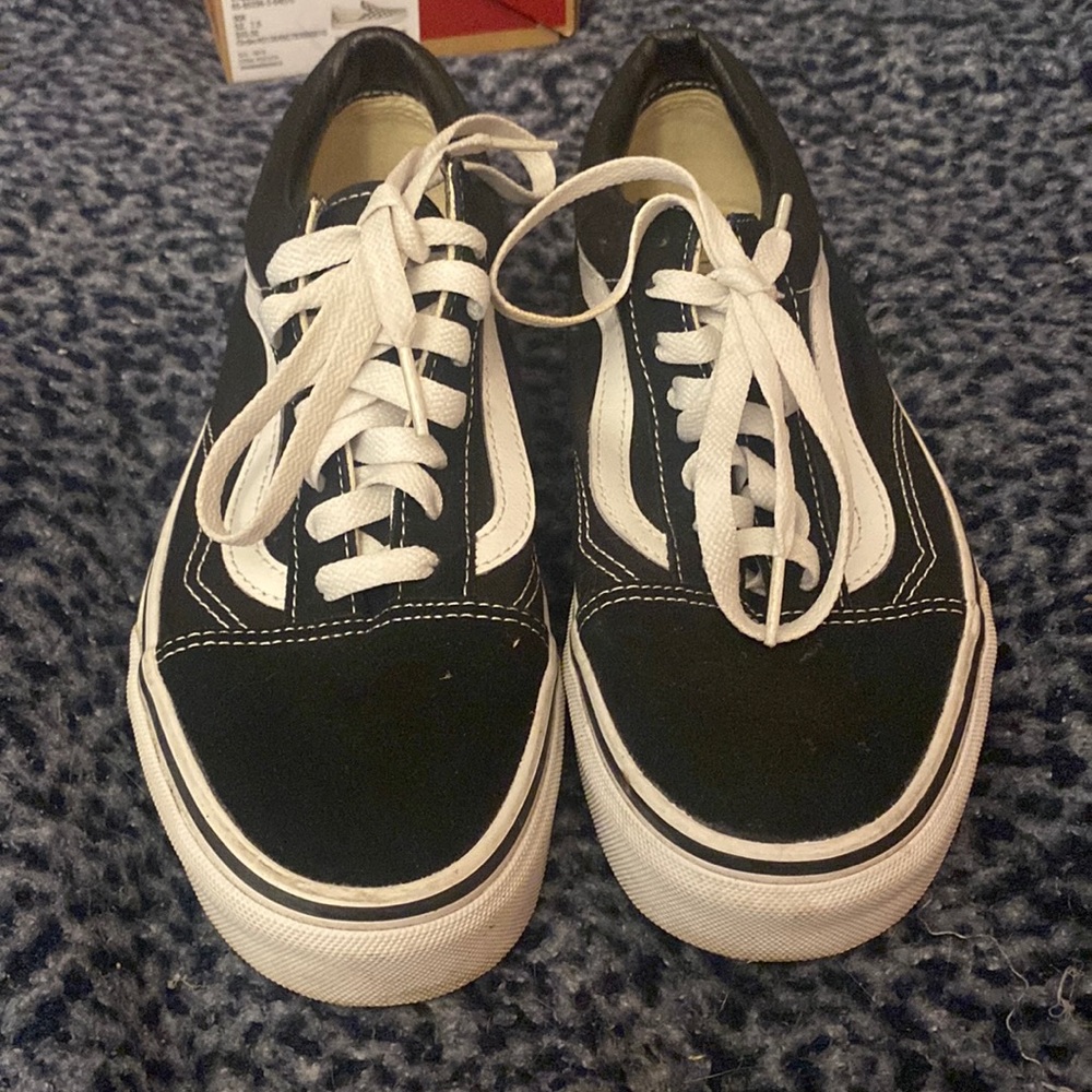 Black and white tie up vans